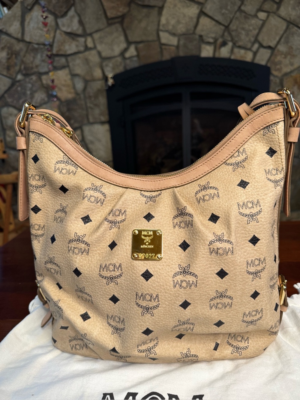 MCM Vintage Visetos 97027 ZipTop Shoulder Bag Tan Leather Gold Hardware NearMint